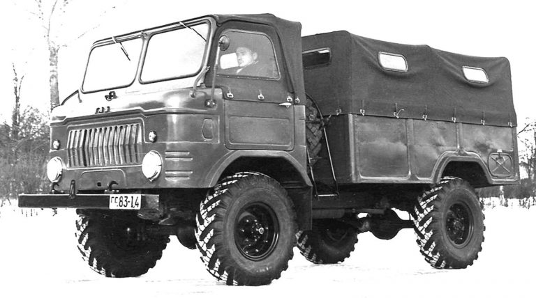  Компактный ГАЗ-62 с двухместной кабиной и упрощенным коробчатым кузовом с раздельными тентами