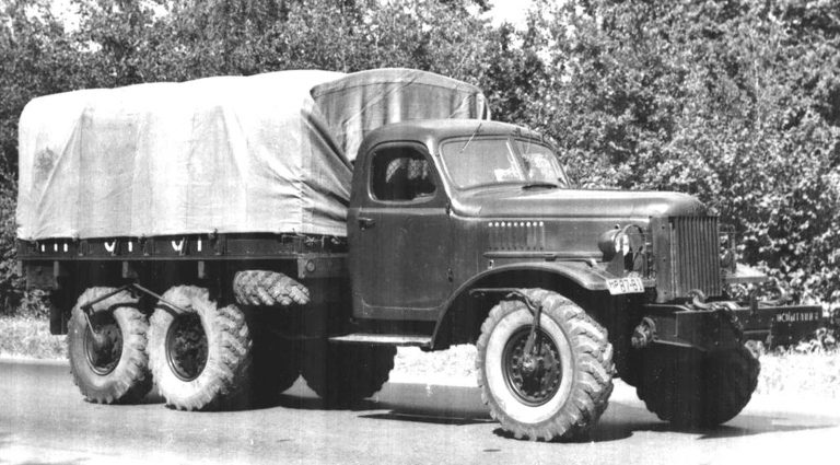  Модернизированный грузовик ЗИС-Э157 с внешней системой регулирования давления воздуха. 1955 год