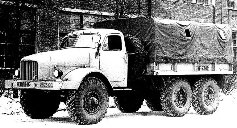 Революционный для своего времени экспериментальный армейский грузовик НАМИ-020. 1956 год​