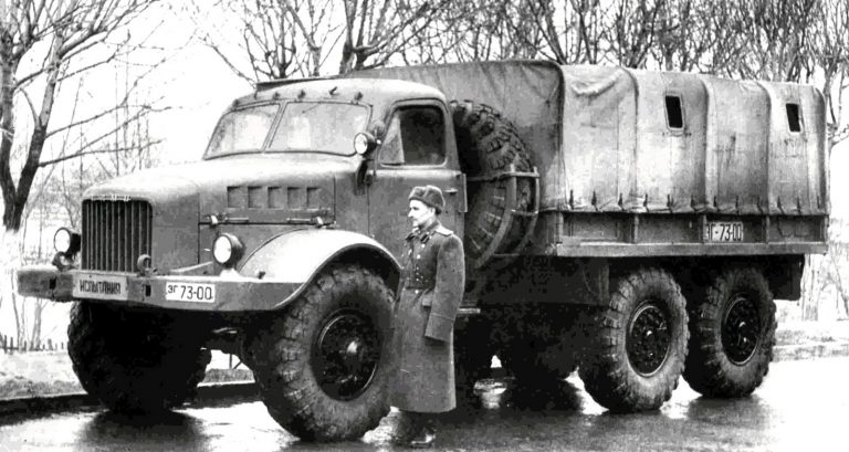 Доработанный армейский вариант НАМИ-020 с откидными скамьями в кузове (архив 21 НИИЦ)