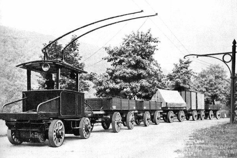 Грузовой поезд-троллейбус безрельсовой дороги Монгайм-Лангельфельд (1904-1908), фото: wikimedia.org