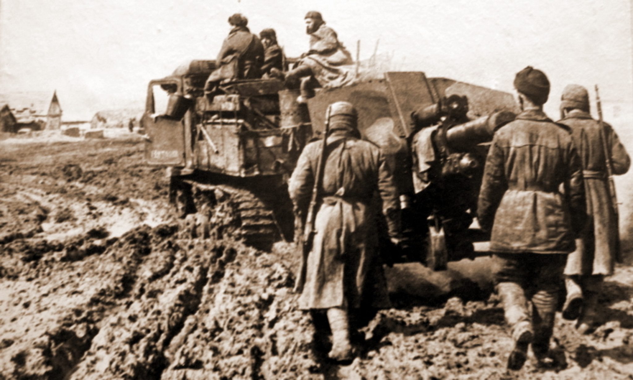 Украина 1944 год. 1944 — Советские войска освободили Проскуров (ныне Хмельницкий).. Бойцы красной армии 1941-1945 в грязи.
