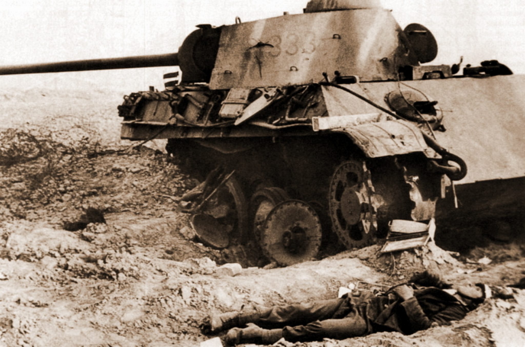 Подбитые немецкие танки. Подбитый немецкий танк пантера. Немецкий танк пантера 2 второй мировой. Подбитый танк пантера Германия 1945.