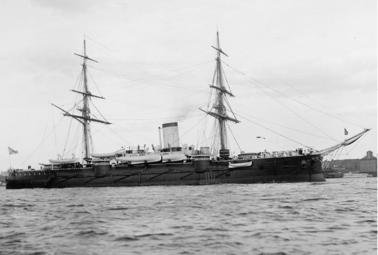 Броненосный крейсер «Адмирал Нахимов» с 6 башнями.