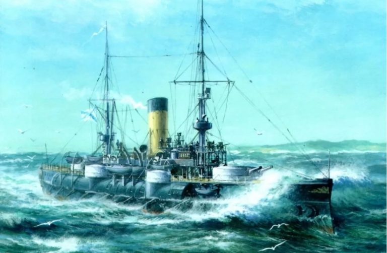 Броненосный крейсер «Адмирал Нахимов» с 6 башнями.