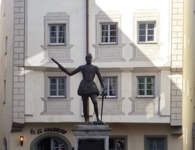  Дон Хуан Австрийский. Памятник в Регенсбурге.