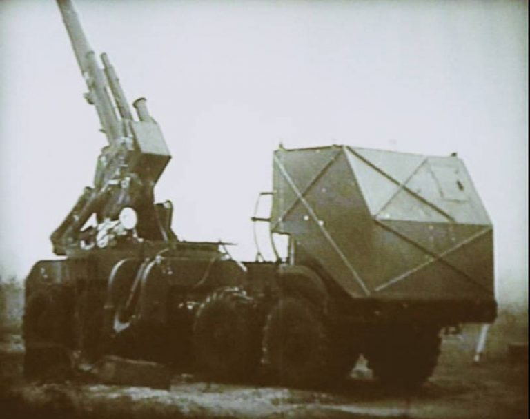 В рамках проведения огневых испытаний для 2С21 «Мста-К» использовалось колёсное шасси типа КамАЗ-5320 с открыто установленной артчатью 2А64 и с ограниченным углом возвышения. Стрельбы проводились с целью определения нагрузок на шасси, заряжание производилось вручную. В дальнейшем планировалось отработать механизированную подачу снарядов/зарядов с машины на такой-же базе.