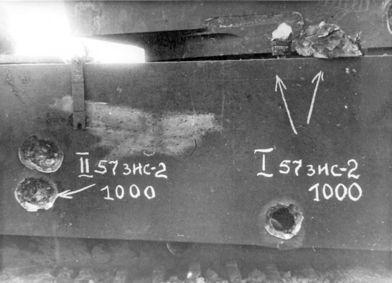 Для ЗИС-2 и 6-фунтовой противотанковой пушки борта немецкого тяжелого танка оказались не слишком серьезным препятствием
