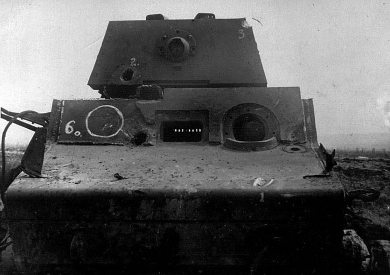 КВ-1 после обстрела из 88-мм пушки KwK 36 L/56