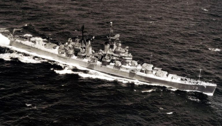  Тяжёлый крейсер USS Saint Paul (CA-73) типа Baltimore. Пёрл-Харбор, 1 июля 1959 года