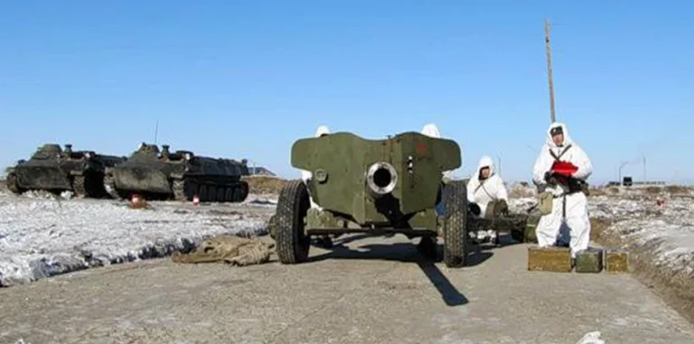 Обзор 100-мм противотанковой пушки МТ-12 «Рапира». СССР/Россия