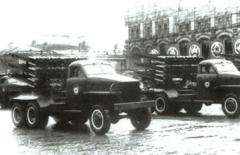 БМ-8-72 на Студебейкере на параде в 40-х-50-х годах