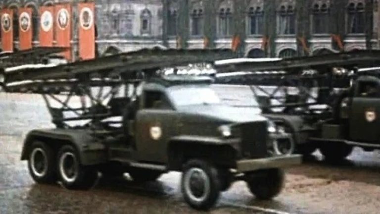 БМ-13Н на Студебейкере на параде в 50-х годах