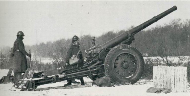 105-мм пушка L Mle 1936 S. Самыми удачными пользователями оказались румыны — там она дожила до 80-х годов.