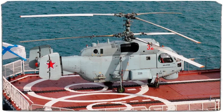       В кадре вертолёт Ка-27ПЛ. Довольно интересная машина, несущая множество вооружения и средств обнаружения подлодок противника, но для нового УДК, скорее всего, будет новый вертолёт. Если "допилят", то Ка-64 "Минога".