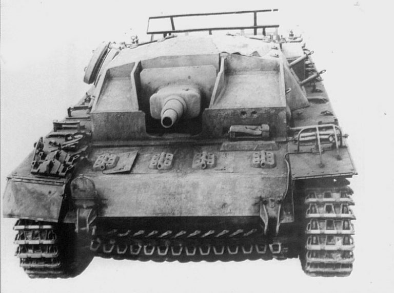 САУ StuG III Ausf.D, захваченная англичанами в Северной Африке. Источник – skaramanga-1972.livejournal.com