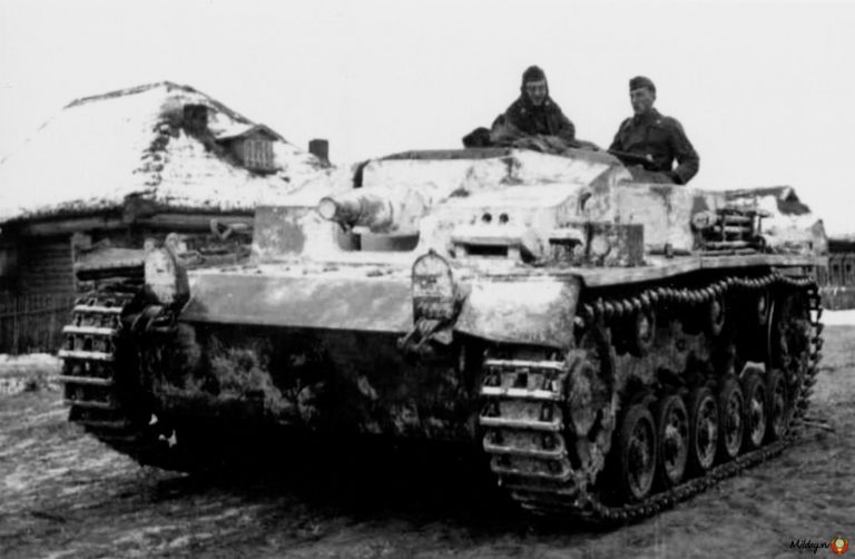 Ausf.E – последняя модификация StuG III, вооружённая короткоствольным 75-мм орудием. Источник – waralbum.ru