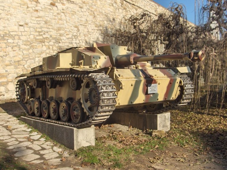 Штурмовое орудие StuG 40 Ausf.F/8 в экспозиции Военного музея в Белграде, Сербия. Источник – wikimedia.org