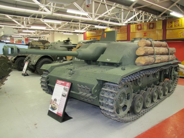 StuG 40 Ausf.G с маской орудия типа «свиное рыло» и циммеритным покрытием Источник – nevsepic.com.ua