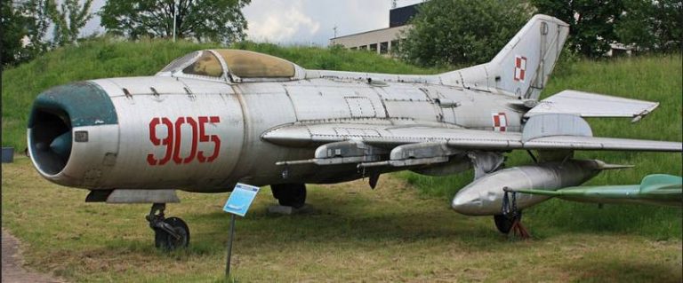  Сверхзвуковой перехватчик МиГ-19ПМ в Музее польской авиации в Кракове