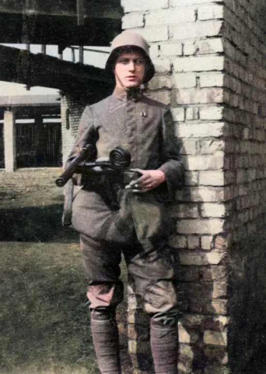       Солдат германских штурмовых частей, вооруженный МР-18, Северная Франция, 1918 год.
