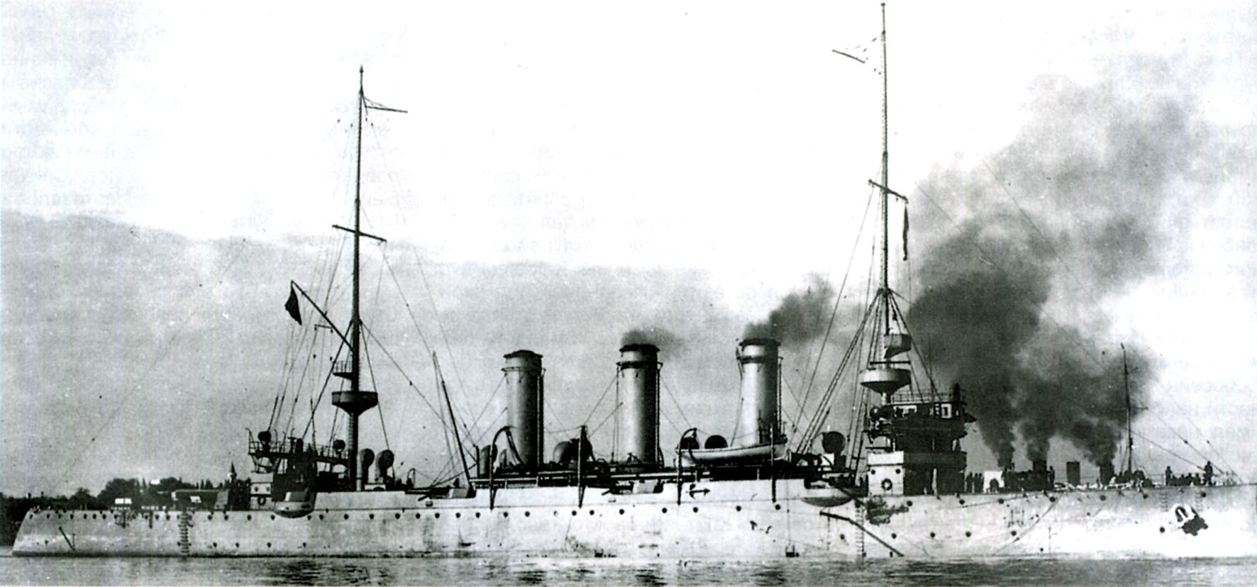 Крейсер «Хамидие» в 1914 году. Bernd Langensiepen & Ahmet Gueryuz. The Ottoman Steam Navy