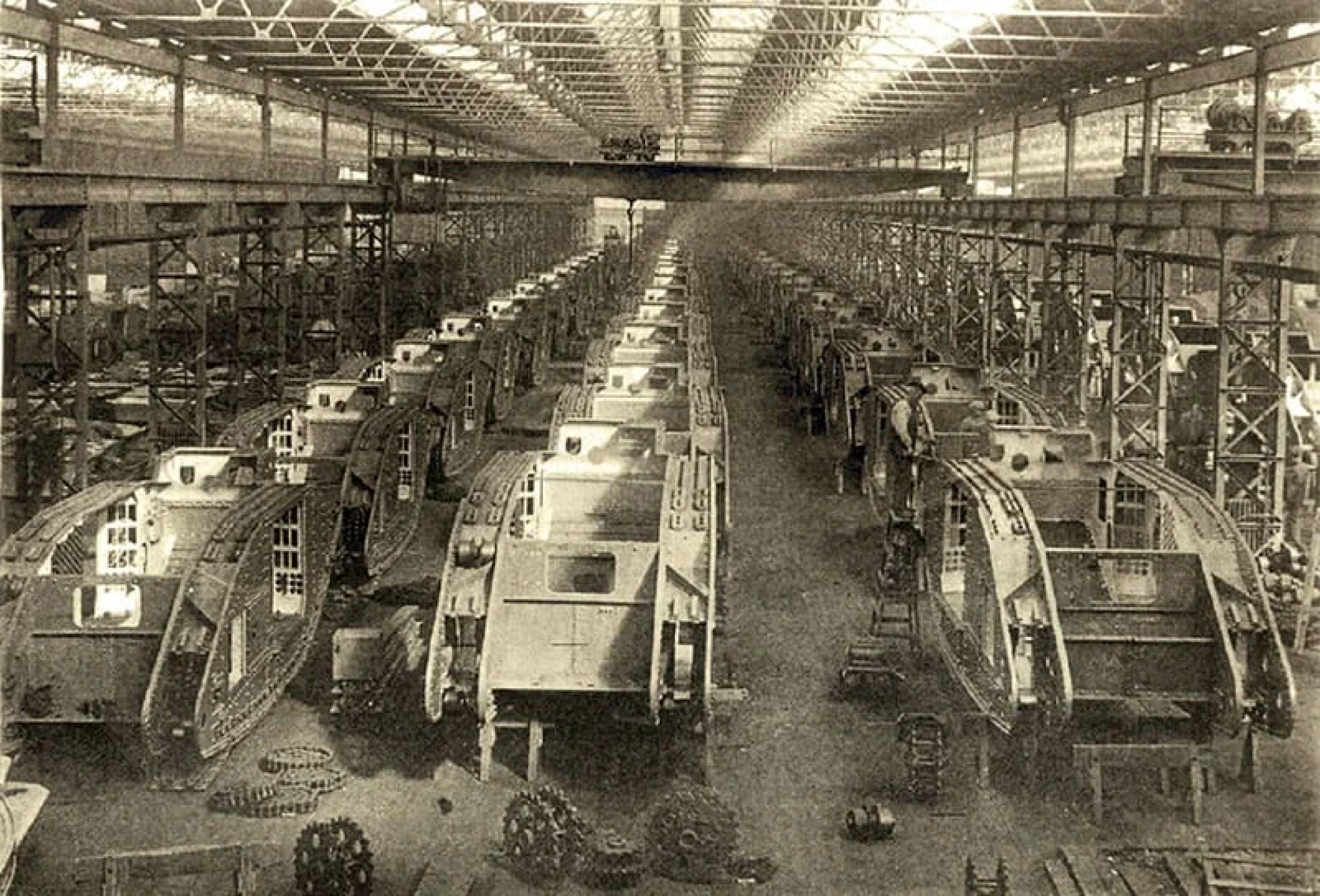 Танковый завод 1914 Германия. Заводы Англии 20 век 1 мировая. Военные заводы Германии во второй мировой. Военные заводы первой мировой войны. Танковая промышленность