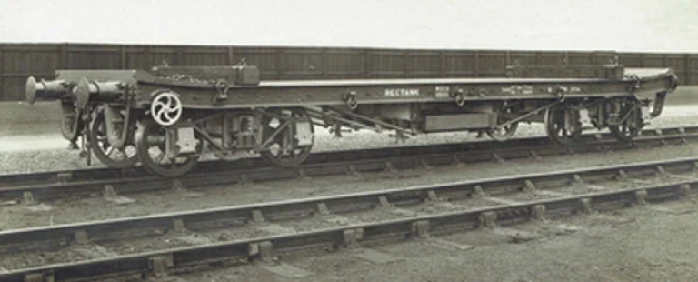 Танковый вагон-транспортёр, построенный в мастерских Derby Works Midland Railway. Платформа сделана специально для Mark V* и имела грузоподъемность в 35 тонн