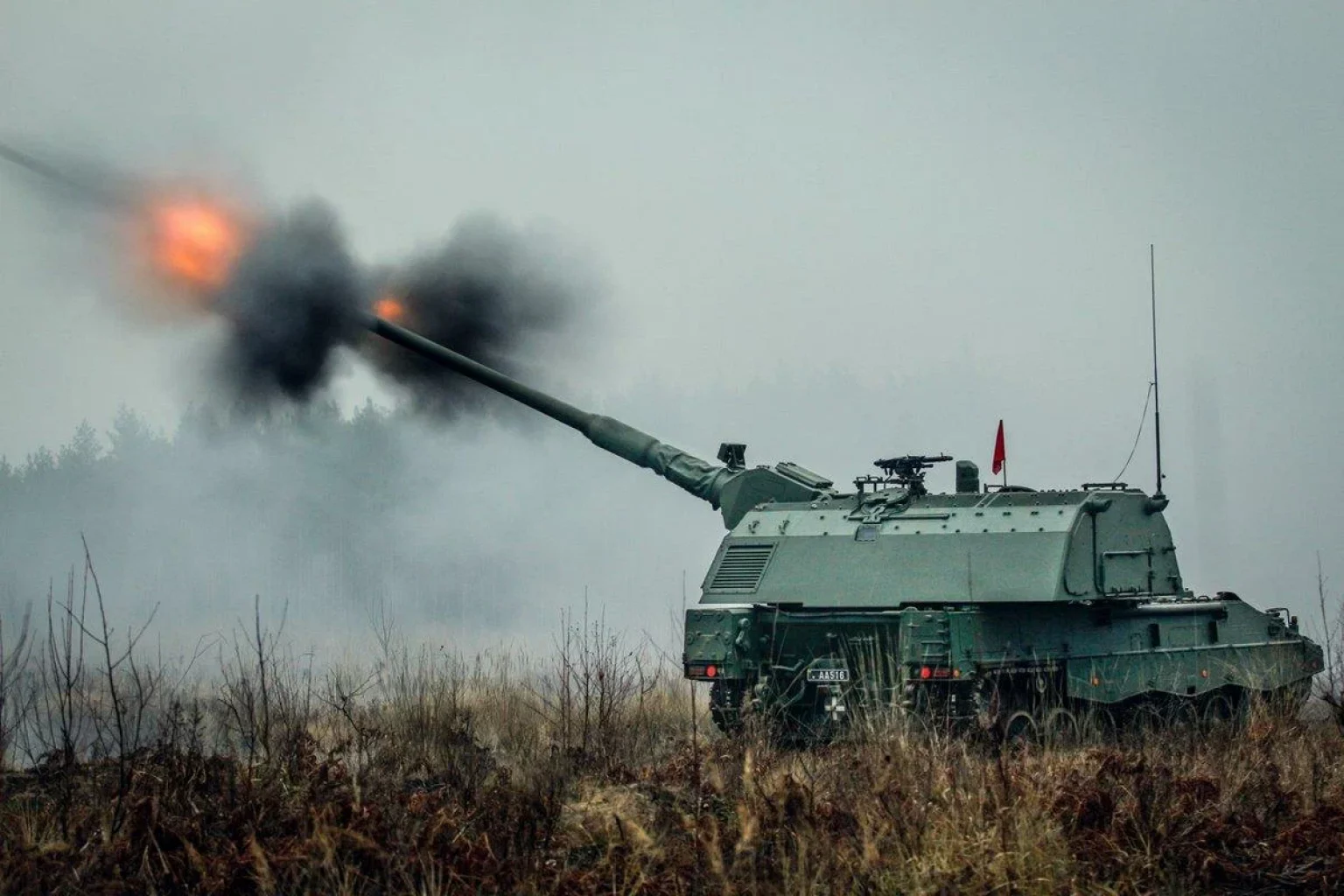 Pzh 2000. Немецкая гаубица PZH 2000. Самоходная Артиллерийская установка PZH 2000. САУ Панцергаубица 2000. Армия Литвы PZH 2000.