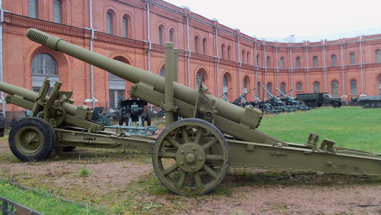 152-мм пушка образца 1910/34 годов в артиллерийском музее, Санкт-Петербург