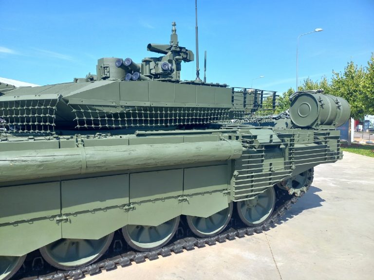 Т-90М в новом обвесе