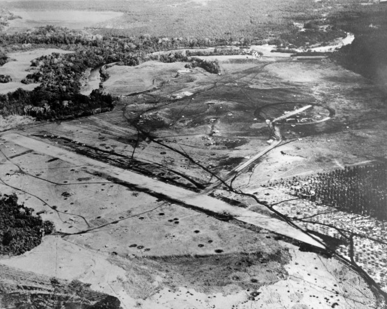 Аэродром Хендерсон-филд в конце августа 1942 года history.navy.mil