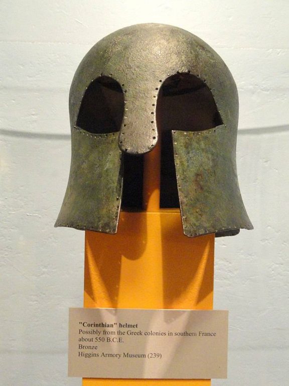       Коринфский шлем из греческой колонии на юге Франции, ок. 550 г. до н. э. Музей оружия и доспехов Хиггинса в Массачусетсе