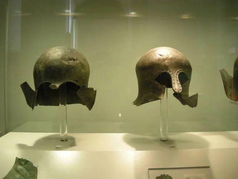       Коринфские шлемы. Национальный археологический музей Афин