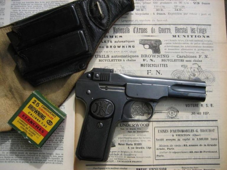  Бельгийский пистолет Браунинга FN1900 с кобурой и упаковкой на 24 патронов калибра 7,65-мм. Фото http://www.littlegun.be
