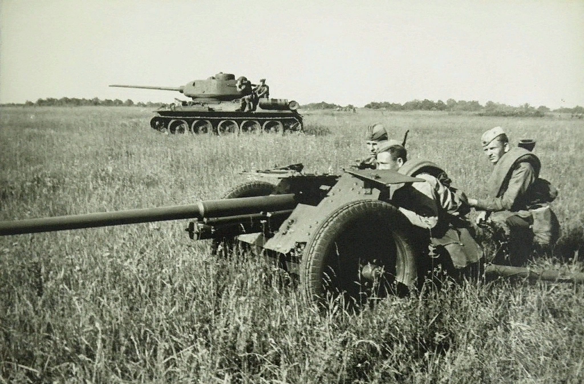 Пушки немецких танков. 45мм пушка м42. Пушка РККА 45 мм. 45 Мм пушка 1941. Противотанковая пушка м-42.