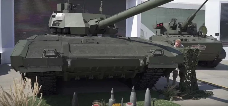      Управление танком Т-14 производится с пульта снаружи танка