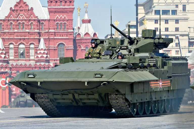       Т-15 на Красной Площади
