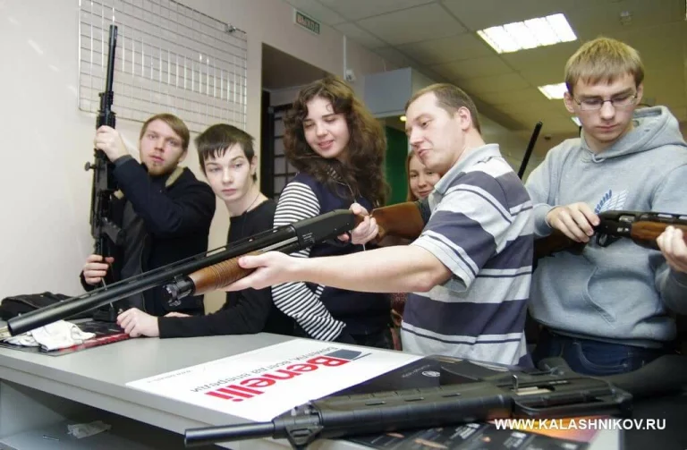     Кирилл начал стажироваться на предприятии в августе 2019 г., постигая слесарное дело, знакомясь с производством и людьми, со временем включившись в разработку конструкторской документации пистолета STM-Efimov (ПЕ-10).