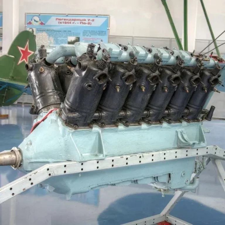       Двигатель М-17 в экспозиции самолета Р-5. Музей ВВС Монино.