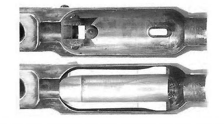    На снимке: вверху – рамка пистолета со снятым кожухом-затвором. Хорошо виден паз для установки замедляющего блока; внизу – рамка пистолета с установленным замедляющим блоком