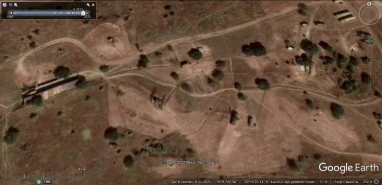 Спутниковый снимок Google Earth: РЛС П-37 и П-19 на позиции под Херсоном, снимок сделан в 2021 году