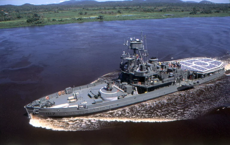 Один из старейших боевых кораблей мира монитор U-17 «Паранаиба»