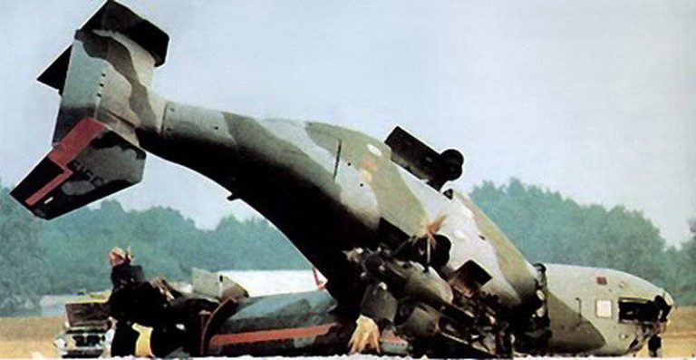    В катастрофе V-22 8 апреля 2000 г. погибли 19 человек