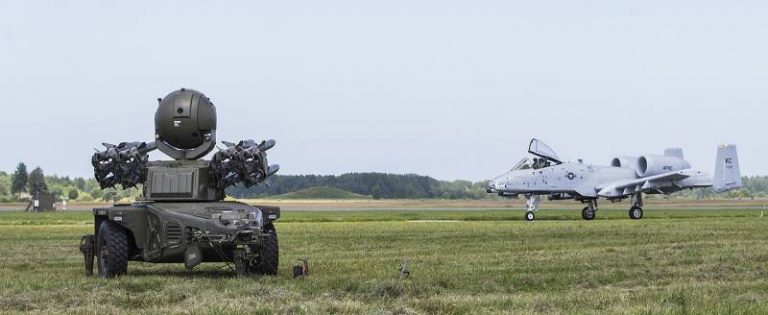  ЗРК Rapier 2000 16-го королевского артиллерийского полка на авиабазе Эмари в Эстонии на учениях TACET – 2016