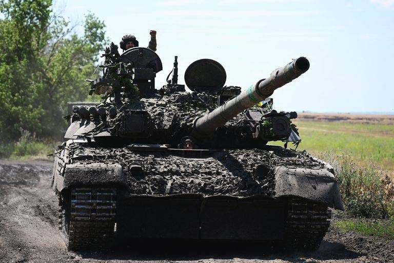 Украинский танк "Оплот" - потенциальная цель для танков, артиллерии, авиации, ПТРК и т.д.