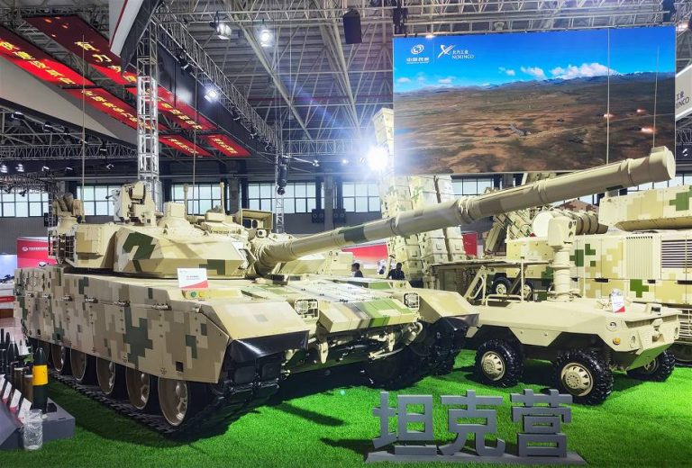 Основной боевой танк VT4A1 китайского производства MBT был представлен на AirshowChina 2022 в ноябре 2022 года. (Источник изображения Социальная сеть Weibo China)