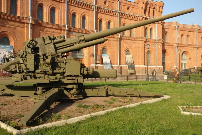 Опоздавшее на войну. Советское 130-миллиметровое зенитное орудие КС-30. 1948 год