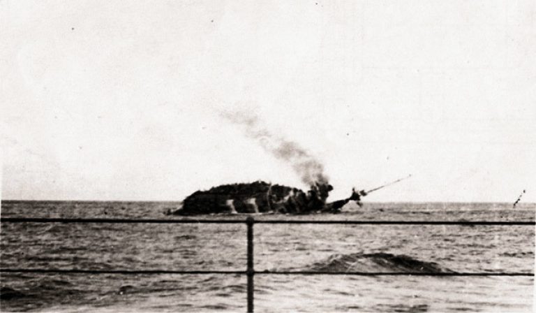 Линкор «Бархэм» лег на борт. 25 ноября 1941 года