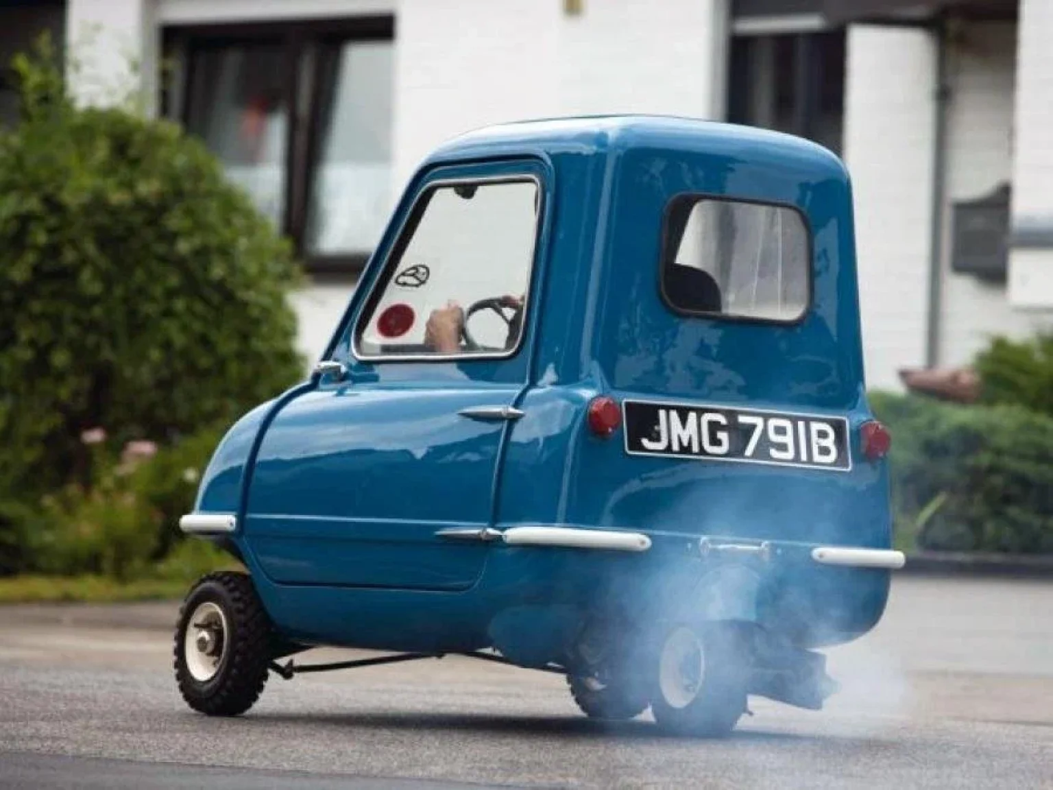 Нехорошие машины. Peel p50 Trident. Peel p50 2020. Трехколесный Peel p50. 1962 Peel p50.